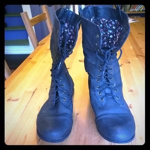 *CLOSET CLEAROUT* Floral lined combat boots